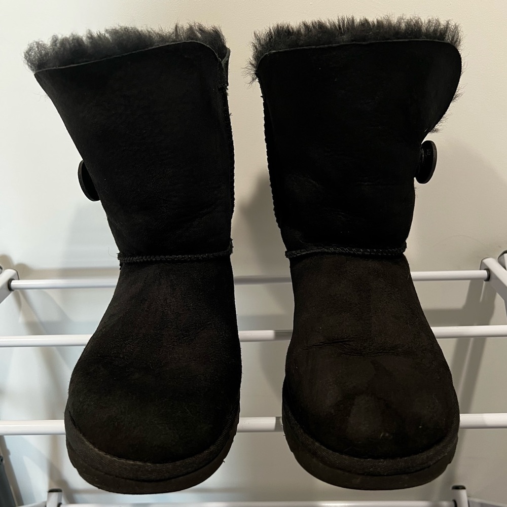 UGG AUSTRALIA Bailey Button II Boots